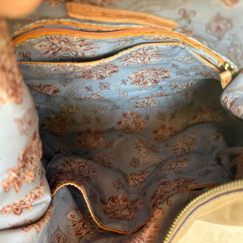 Gucci Tan Tote Bag with Signature Pattern - Picture 3 of 9